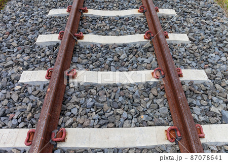 railroad tracks 87078641