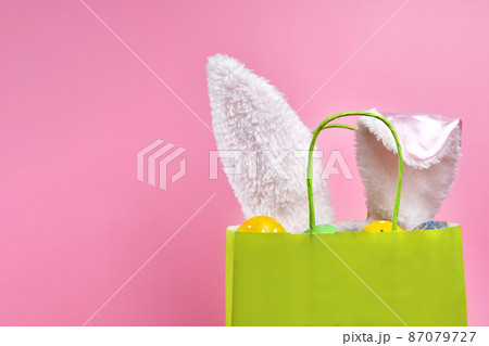 Easter bag with Easter decor on a pink background. 87079727