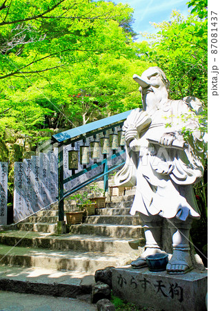 【広島】初夏の宮島弥山大聖院　からす天狗と摩尼車（コントラスト補正） 87081437