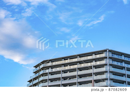 青空とマンション 87082609