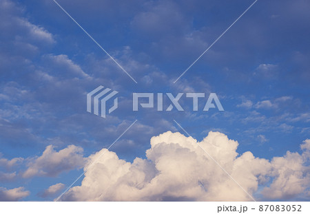 Huge white fluffys clouds sky background with blue sky background Huge white fluffys clouds sky background with blue sky background 87083052