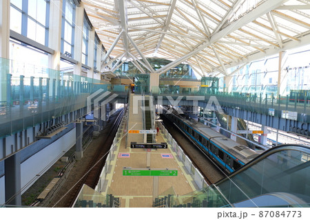 高輪ゲートウェイ駅の山手線と京浜東北線 東京都港区港南 高輪ゲートウェイ駅の山手線と京浜東北線 東京都港区港南 87084773