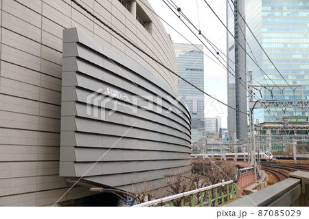 東京国際フォーラムと新幹線 東京都千代田区丸の内 ラファエル・ヴィニオリ 旧東京都庁跡地 1997年 東京国際フォーラムと新幹線 東京都千代田区丸の内 ラファエル・ヴィニオリ 旧東京都庁跡地 1997年 87085029