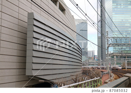 東京国際フォーラムと新幹線 東京都千代田区丸の内 ラファエル・ヴィニオリ 旧東京都庁跡地 1997年 東京国際フォーラムと新幹線 東京都千代田区丸の内 ラファエル・ヴィニオリ 旧東京都庁跡地 1997年 87085032