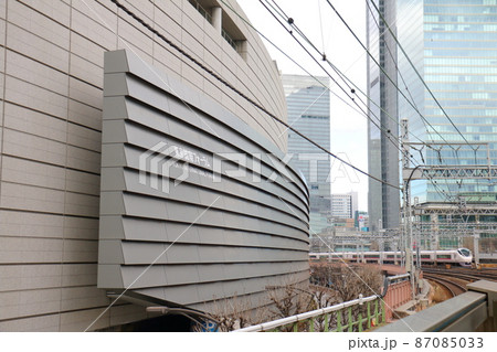 東京国際フォーラムと新幹線 東京都千代田区丸の内 ラファエル・ヴィニオリ 旧東京都庁跡地 1997年 東京国際フォーラムと新幹線 東京都千代田区丸の内 ラファエル・ヴィニオリ 旧東京都庁跡地 1997年 87085033