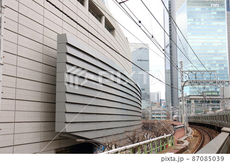 東京国際フォーラムと新幹線 東京都千代田区丸の内 ラファエル・ヴィニオリ 旧東京都庁跡地 1997年 東京国際フォーラムと新幹線 東京都千代田区丸の内 ラファエル・ヴィニオリ 旧東京都庁跡地 1997年 87085039