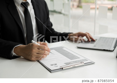 Business people hold a resume and talk to job applicants for job interviews about careers and Their personal history in the company. Recruitment concepts Business people hold a resume and talk to job applicants for job interviews about careers and Their personal history in the company. Recruitment concepts 87085054