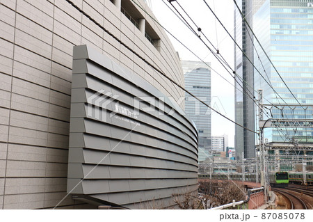 東京国際フォーラムと新幹線 東京都千代田区丸の内 ラファエル・ヴィニオリ 旧東京都庁跡地 1997年 東京国際フォーラムと新幹線 東京都千代田区丸の内 ラファエル・ヴィニオリ 旧東京都庁跡地 1997年 87085078