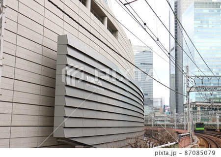 東京国際フォーラムと新幹線 東京都千代田区丸の内 ラファエル・ヴィニオリ 旧東京都庁跡地 1997年 東京国際フォーラムと新幹線 東京都千代田区丸の内 ラファエル・ヴィニオリ 旧東京都庁跡地 1997年 87085079