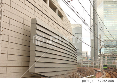 東京国際フォーラムと新幹線 東京都千代田区丸の内 ラファエル・ヴィニオリ 旧東京都庁跡地 1997年 東京国際フォーラムと新幹線 東京都千代田区丸の内 ラファエル・ヴィニオリ 旧東京都庁跡地 1997年 87085080