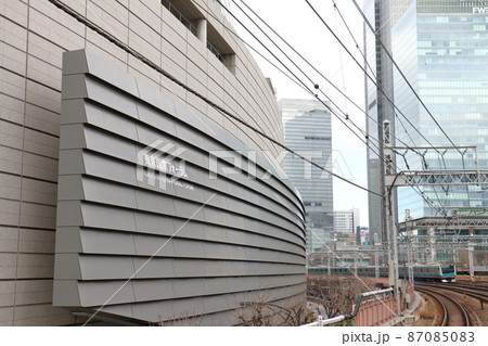 東京国際フォーラムと新幹線 東京都千代田区丸の内 ラファエル・ヴィニオリ 旧東京都庁跡地 1997年 東京国際フォーラムと新幹線 東京都千代田区丸の内 ラファエル・ヴィニオリ 旧東京都庁跡地 1997年 87085083