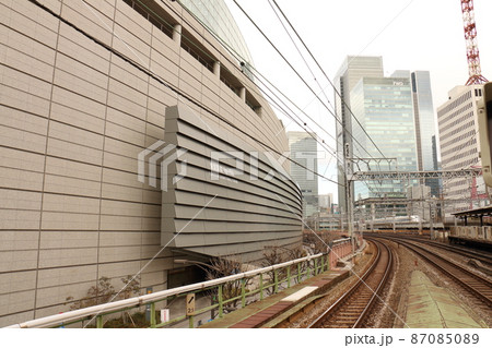東京国際フォーラムと新幹線　東京都千代田区丸の内　ラファエル・ヴィニオリ　旧東京都庁跡地　1997年 87085089