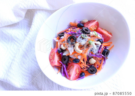 紫キャベツとトマトの彩りサラダ 紫キャベツとトマトの彩りサラダ 87085550
