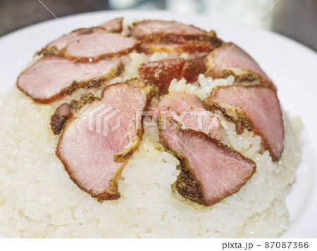 中国貴州省名物・塩漬け豚肉ともち米の蒸し物 中国貴州省名物・塩漬け豚肉ともち米の蒸し物 87087366