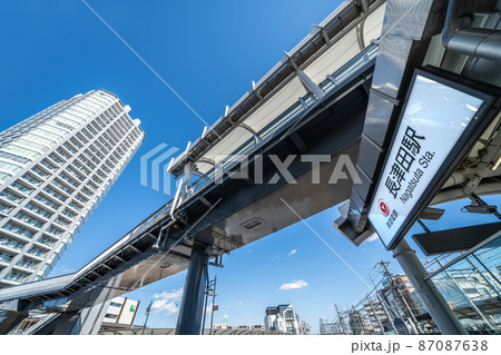 日本の横浜都市景観 長津田駅前のタワーマンションなどを望む 87087638