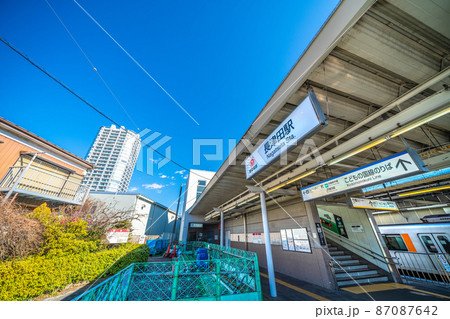 日本の横浜都市景観 長津田駅前のタワーマンションなどを望む 87087642