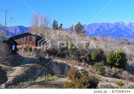 赤田の風景と丹沢山地《大井町》 87088044