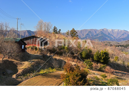 赤田地区の景観と丹沢山地《大井町》 87088045