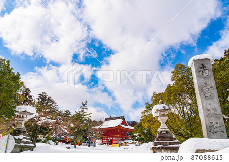 雪の南宮大社〈岐阜県不破郡〉 87088615