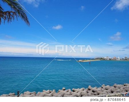 沖縄のアメリカンビレッジから見た海 沖縄のアメリカンビレッジから見た海 87088645