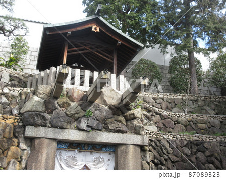 大阪市天王寺区にある清水寺の「玉出の滝」 大阪市天王寺区にある清水寺の「玉出の滝」 87089323