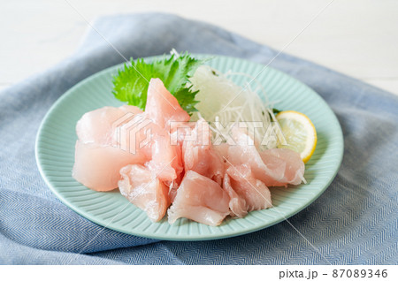 まぐろの刺身　生ビンナガマグロ角切り 87089346