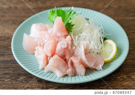 まぐろの刺身 生ビンナガマグロ角切り まぐろの刺身 生ビンナガマグロ角切り 87089347