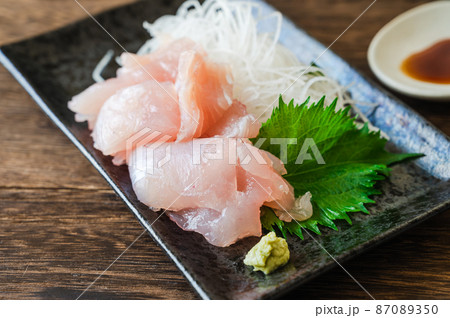 まぐろの刺身 生ビンナガマグロ角切り まぐろの刺身 生ビンナガマグロ角切り 87089350
