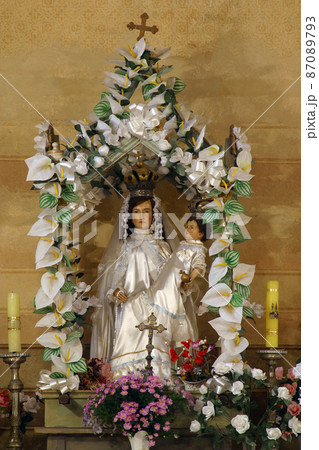 Blessed Virgin Mary with baby Jesus Blessed Virgin Mary with baby Jesus 87089793