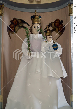 Blessed Virgin Mary with baby Jesus Blessed Virgin Mary with baby Jesus 87089815