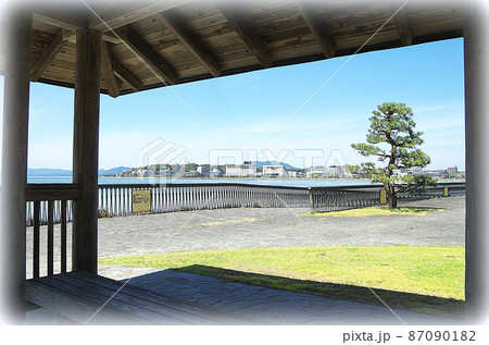 【絵画風】快晴の宍道湖畔の風景 ... 島根県 松江市（快晴） 87090182