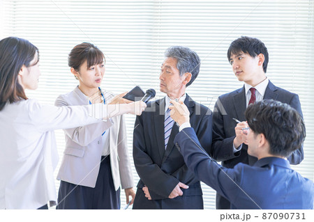記者会見で沈黙をするVIP 記者会見で沈黙をするVIP 87090731