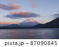 夕暮れの富士 87090845