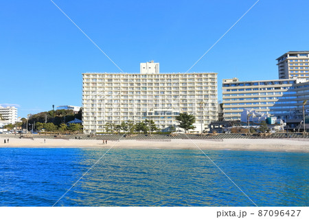 【和歌山県】晴天下の白良浜（南紀白浜温泉） 87096427