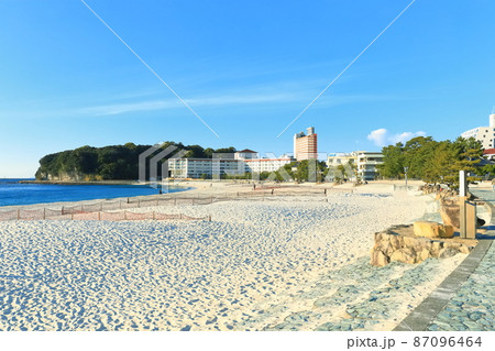 【和歌山県】晴天下の白良浜（南紀白浜温泉） 87096464