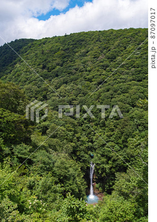 栃木県/ 緑鮮やかな夏の「駒止の滝」(駒ヶ滝・駒止めの滝)※コメント欄をぜひお読み下さい 栃木県/ 緑鮮やかな夏の「駒止の滝」(駒ヶ滝・駒止めの滝)※コメント欄をぜひお読み下さい 87097017