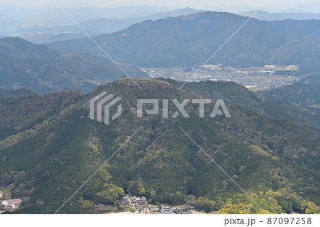 向山連山からの黒井城跡 87097258