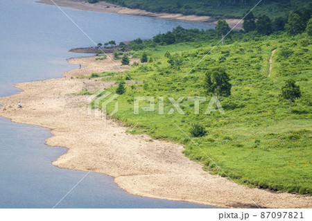 野反湖の湖畔 夏景色【群馬県野反湖エリア】 野反湖の湖畔 夏景色【群馬県野反湖エリア】 87097821