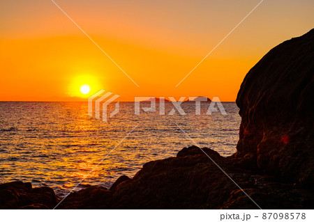 軍艦島を望む夕景 87098578