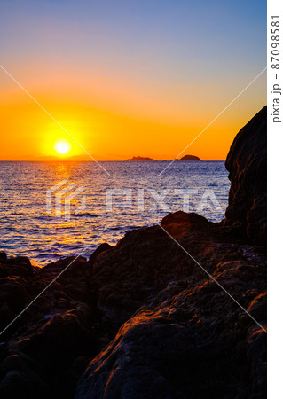 軍艦島を望む夕景 軍艦島を望む夕景 87098581
