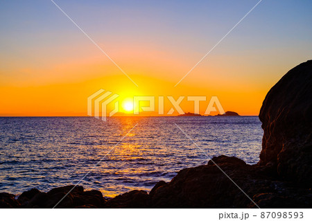 軍艦島を望む夕景 軍艦島を望む夕景 87098593
