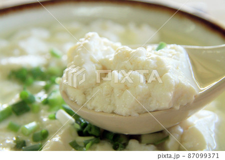 沖縄の郷土料理　ゆし豆腐　 87099371