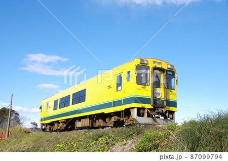 いすみ鉄道 いすみ300形と青空 いすみ鉄道 いすみ300形と青空 87099794