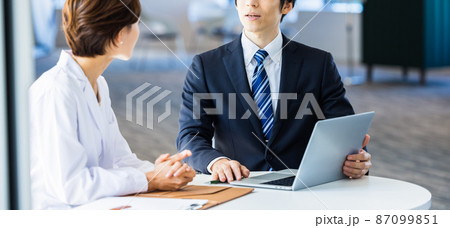 ビジネス 病院　医師　研究　MR 打合せ 商談 撮影協力：LINK FOREST 87099851