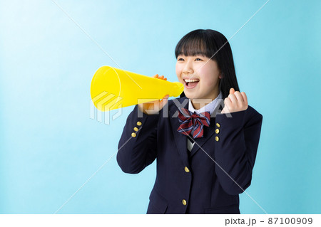 中学生の女子学生 中学生の女子学生 87100909