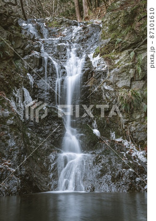 寄栗の大滝の途中にある女滝 寄栗の大滝の途中にある女滝 87101610