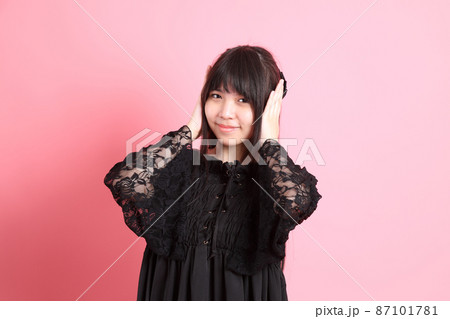 Cute Gothic Girl 87101781