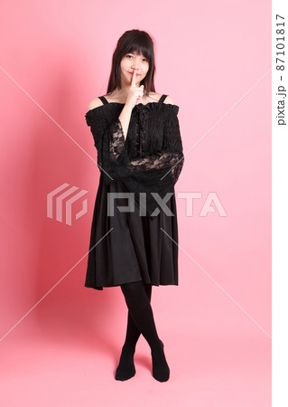 Cute Gothic Girl 87101817
