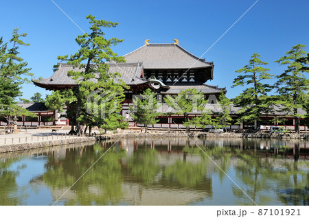 東大寺 (鏡池と中門) 【奈良県奈良市雑司町】 東大寺 (鏡池と中門) 【奈良県奈良市雑司町】 87101921