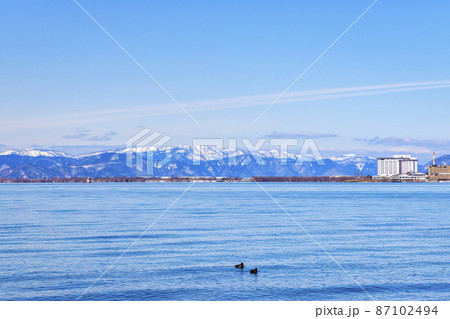 冬の琵琶湖　(2月　昼　冬　晴れ) 87102494